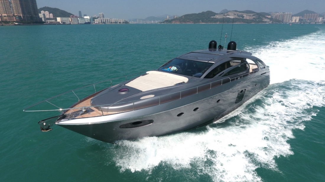 Pershing 70